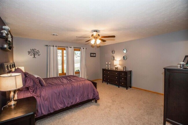 Building Photo - MINUTES FROM OGDEN GATE! LARGE BACKYARD!