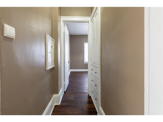 Building Photo - 1917 N Newton Ave