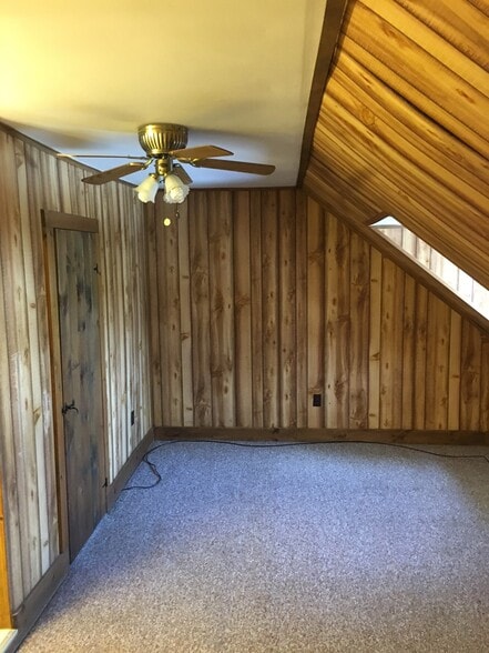 Building Photo - 6089 Memorial Dr