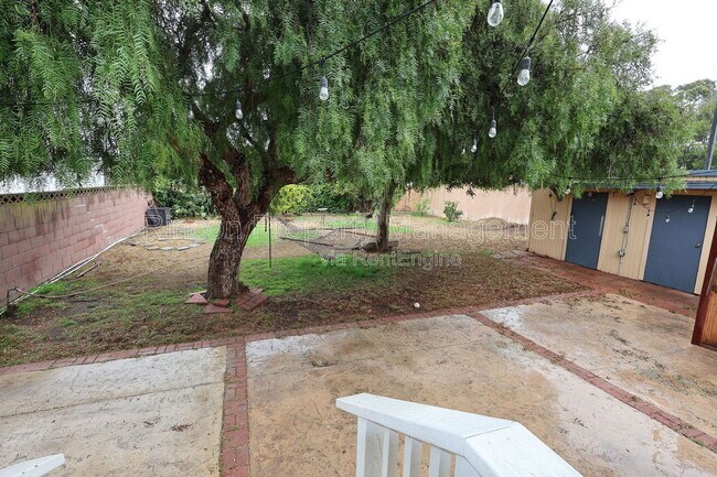 Building Photo - 329 E Scott St