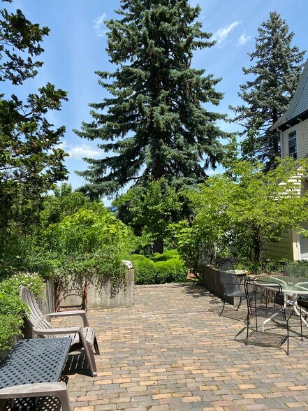 Building Photo - 90 Chandler St