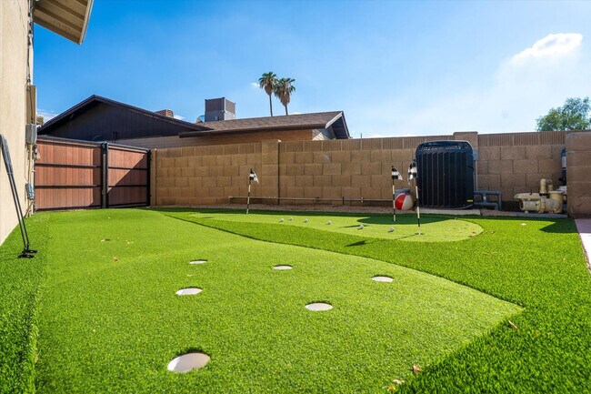 Building Photo - 5747 N 48th Ln