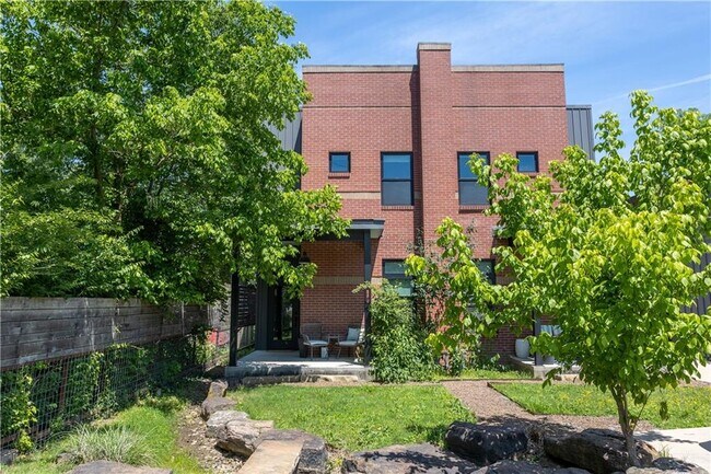 Primary Photo - 808 S Locust Ave