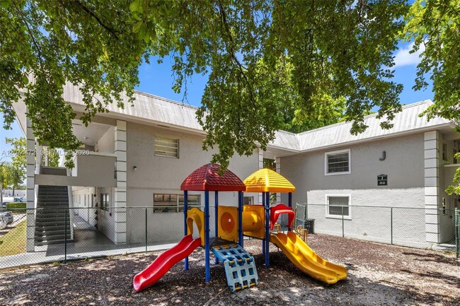Building Photo - 17255 SW 95th Ave