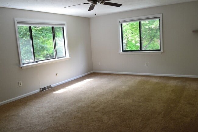 Building Photo - 53 Treetop Park