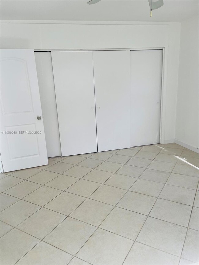 Building Photo - 11945 NE 19th Dr