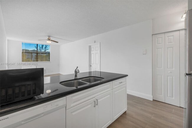 Building Photo - 2501 Riverside Dr