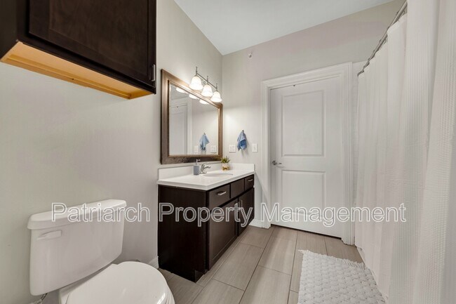 Building Photo - 1026 Foster Ave