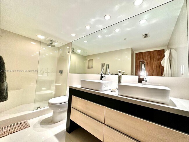 Building Photo - 7330 Ocean Terrace