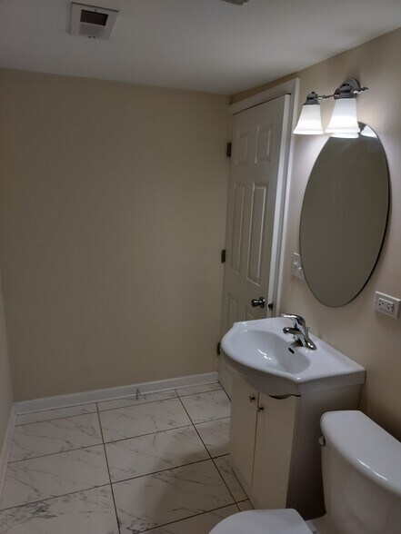 Building Photo - 239 S Locust St