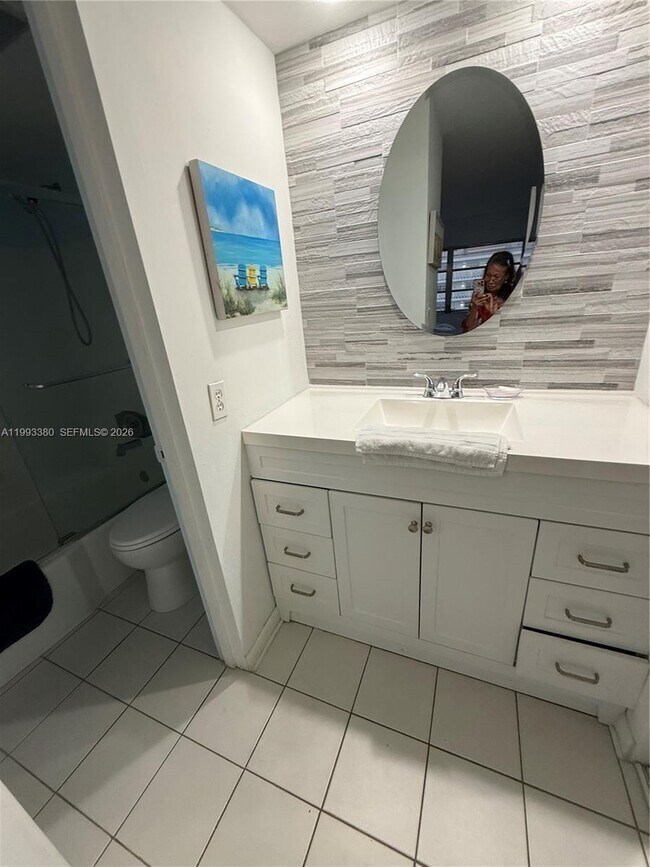 Building Photo - 440 Paradise Isle Blvd