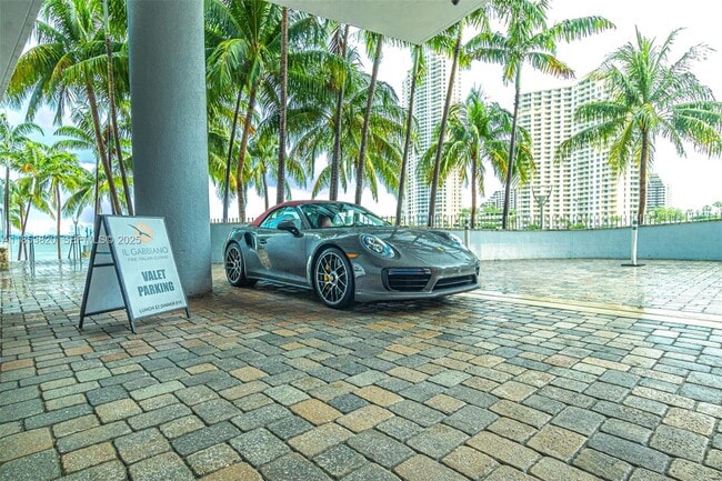 Building Photo - 335 S Biscayne Blvd