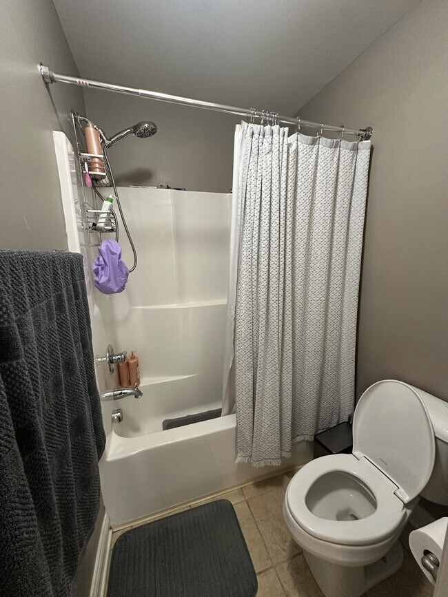 Building Photo - 2424 Calendula Rd