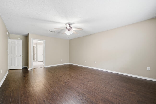 Building Photo - 2490 Pepper Dr