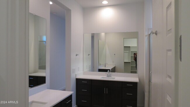 Building Photo - 7710 W Jackrabbit Ln