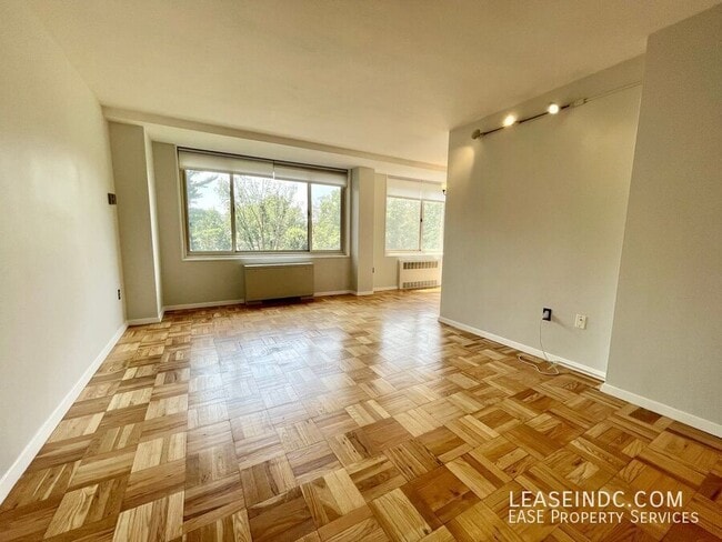 Building Photo - 4000 Tunlaw Rd NW