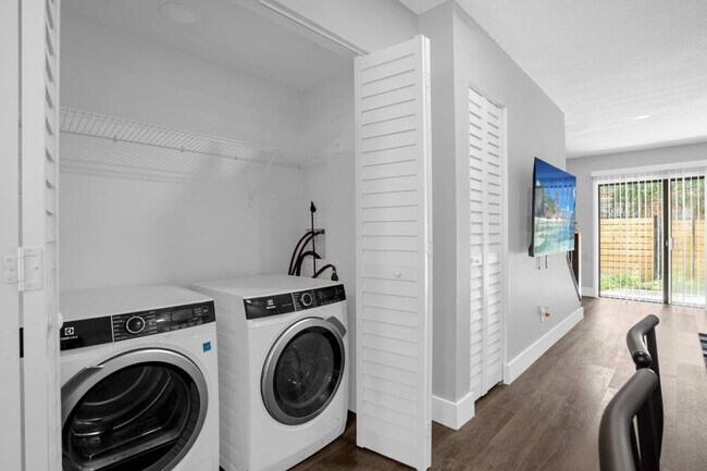 Building Photo - 13930 Heritage Club Dr