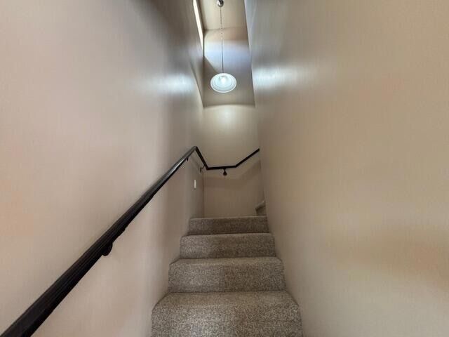 Building Photo - 422 N Lala St