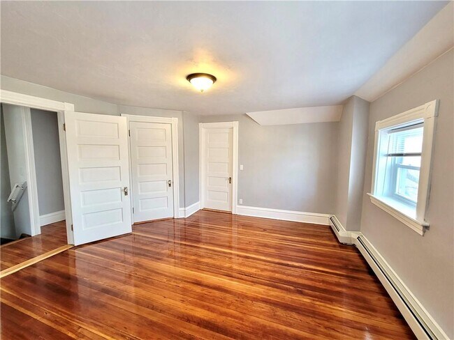 Building Photo - 141 Bourne Ave