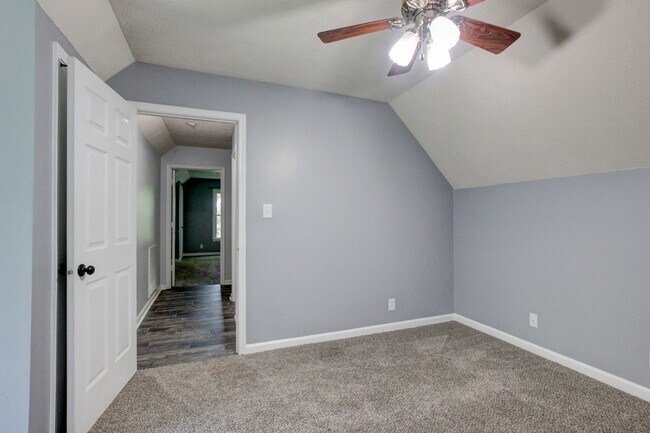Building Photo - 180 Kings Deer Dr