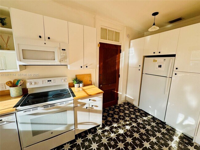 Building Photo - 3224 Biscayne Blvd