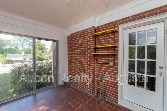 Building Photo - 2207 Montclair St