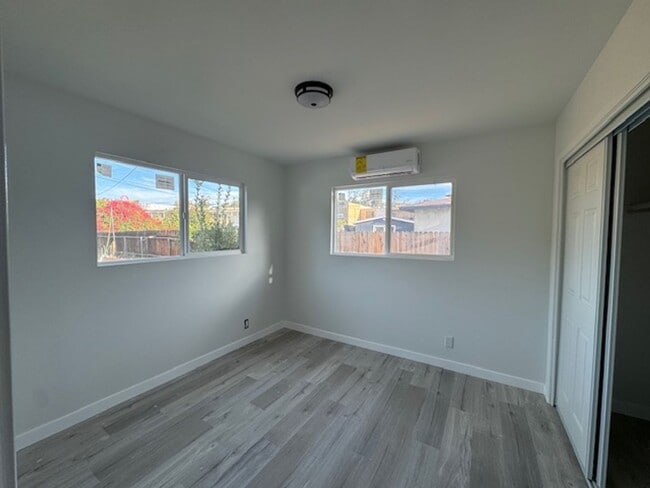 Building Photo - Charming Woodland Hills3+2  Home completely remodeled