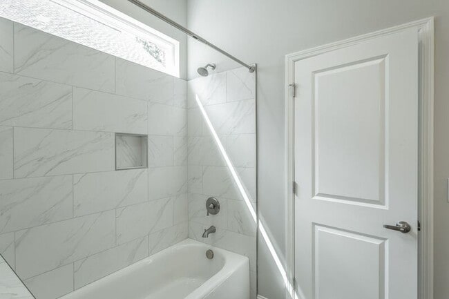 Building Photo - 549 Strong Ave