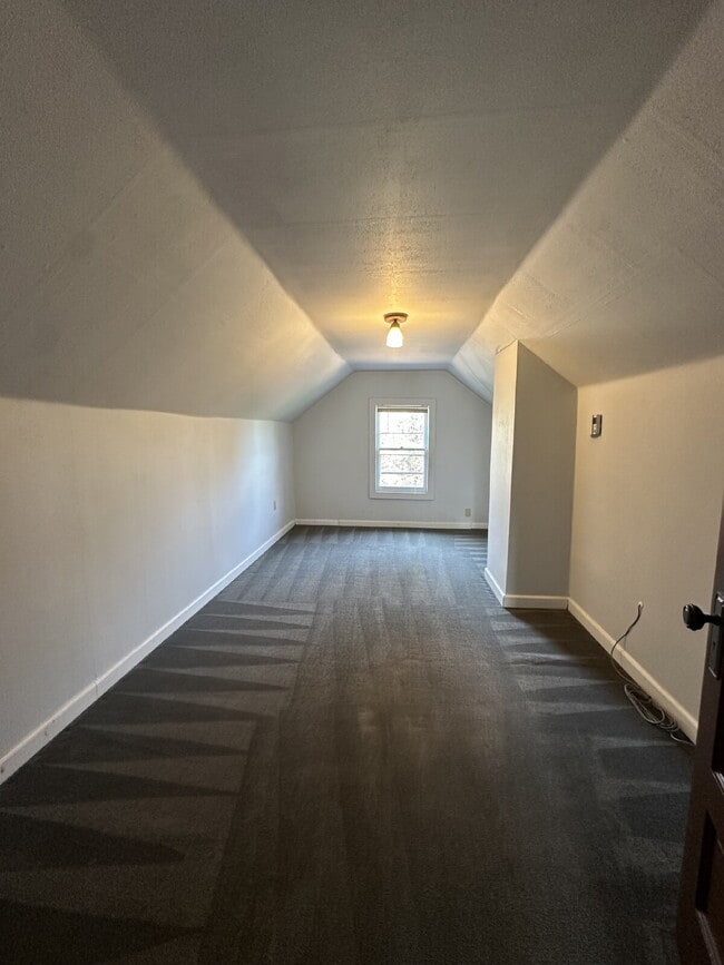 Building Photo - Beautiful PDX Bungalow, Master on Main, Wo...