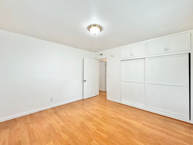 Building Photo - Beautiful 3Bd/1.5Ba Available In Santa Ana