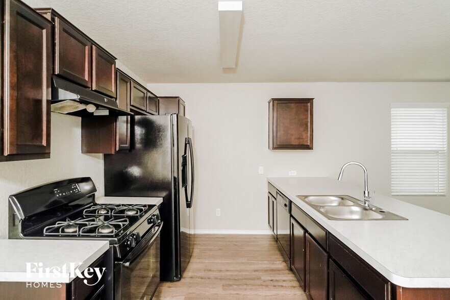 Building Photo - 1936 Heather Glen Dr