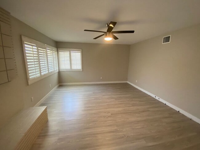 Building Photo - Newly Renovated 4BD/2BA w/ POOL!!