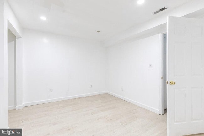 Building Photo - 116 Leeds Creek Cir