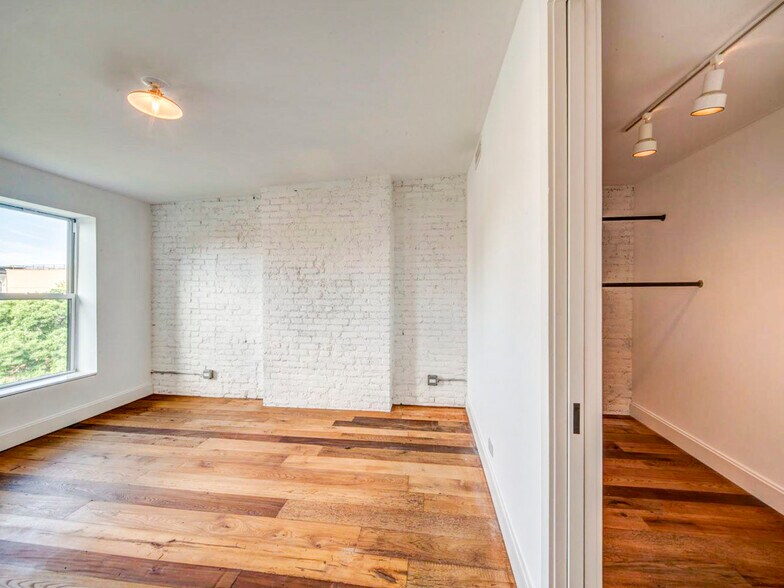 Main Bedroom - 607 Hancock St