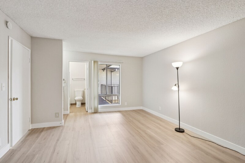 Building Photo - 626 E Verdugo Ave