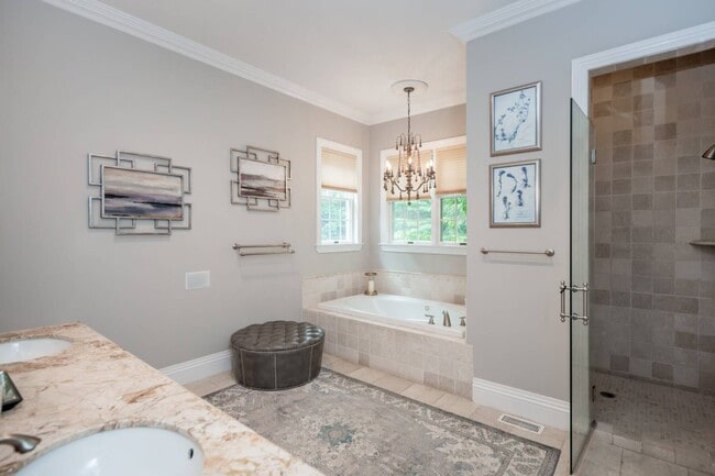 Building Photo - 6 Old School House Ln