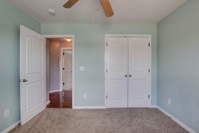 Building Photo - Sweet Splitlevel with Awesome Basement Area