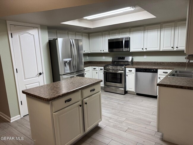 Building Photo - 398 Bentridge Drive