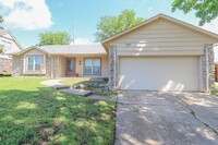 Building Photo - 4 Bedroom Home Available For Immediate Mov...