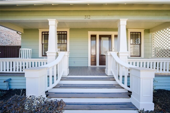 Building Photo - 312 W 20th St