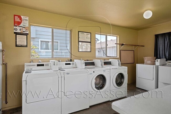 Building Photo - Spacious 2 Beds/2 Bath Home In Highly Desi...