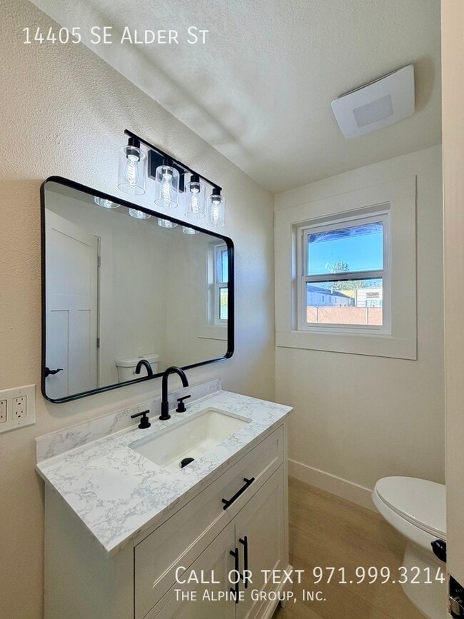 Building Photo - 14405 SE Alder St