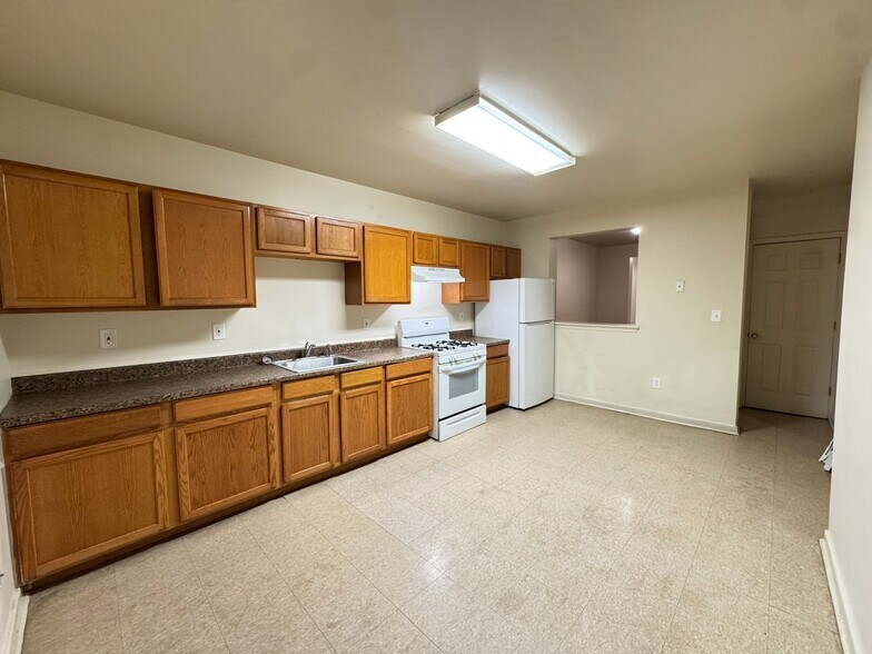 Building Photo - 2025 Penrose Ave