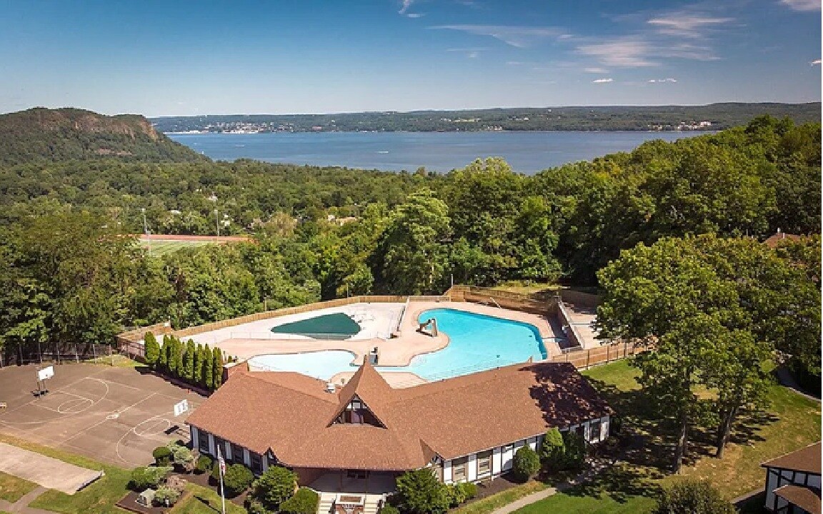 Building Photo - 328 Sierra Vista Ln