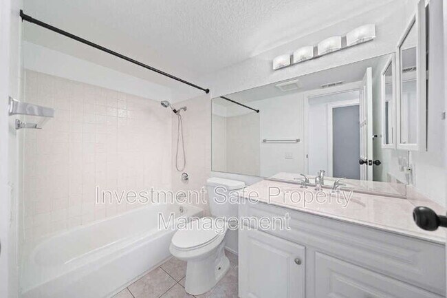 Building Photo - 5715 Baltimore Dr