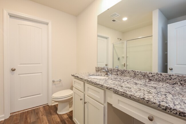 Building Photo - 2223 Southlea Dr