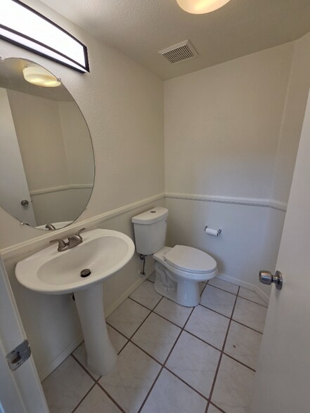 Building Photo - 43290 Corte Almeria