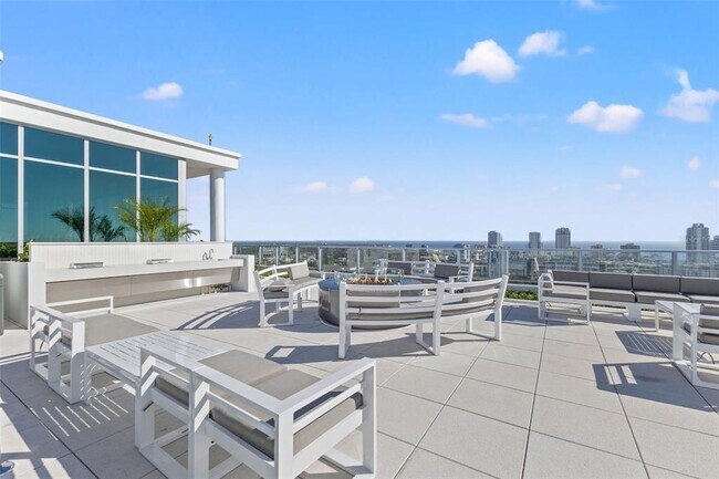Building Photo - 777 3rd Ave N