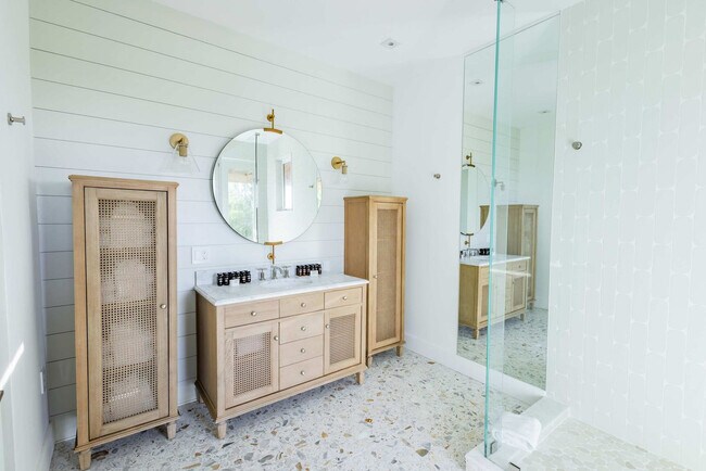 Building Photo - 18954 Acosta Rd