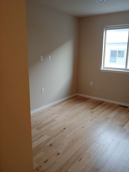 Building Photo - 1034 Griffith St